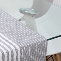 Tafelloper grijs met witte, anti-vlek geweven vinyl afwasbaar en waterafstotend | Franse Tafelkleden