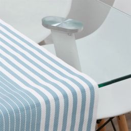 Chemin de table turquoise avec vinyle blanc antitache lavable. Au format 135 x 40 cm | Nappes françaises