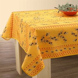 Rechthoekig tafelkleed geel met toscaanse olijven print