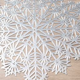 Placemat anti-stain vinyl round silver snowflake | Franse Tafelkleden